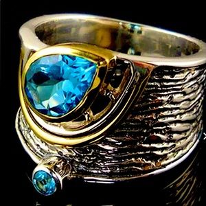 Teardrop Shaped Captivating Blue Sapphire Size 10